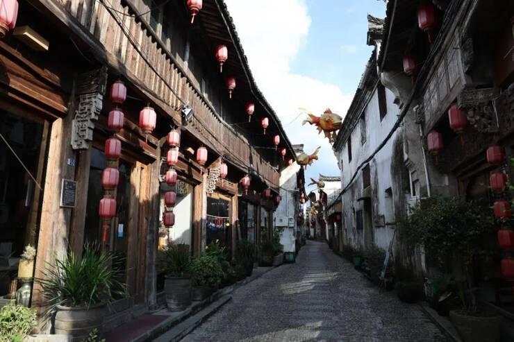 小蓝球向上跳